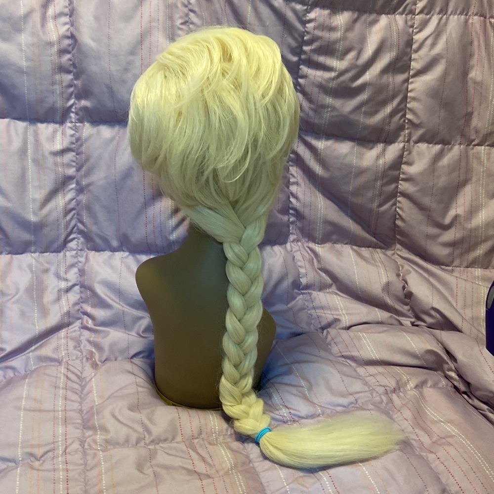 Elsa Wig - Picture 4 of 5